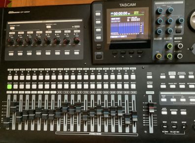 TASCAM DP-32-SD   32 track digital recorder