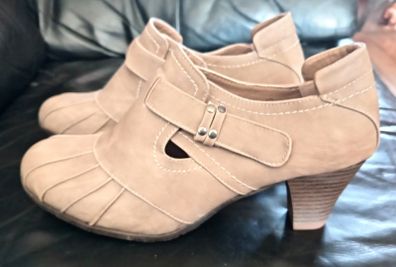 Tan Leather? ladies Shoes