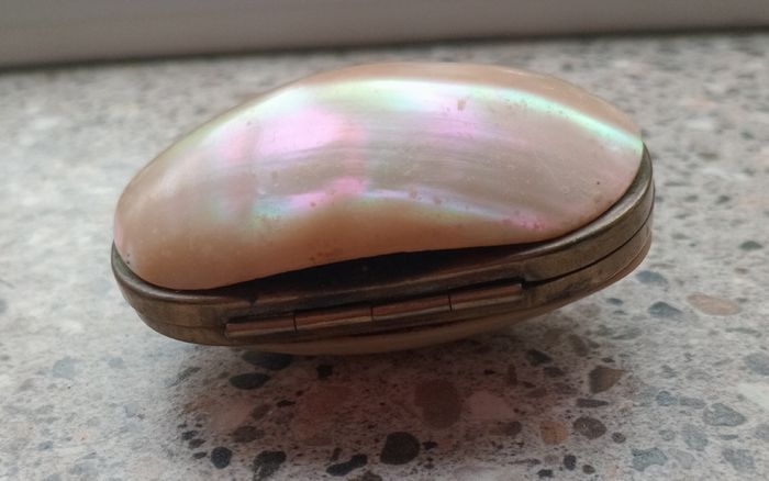 Victorian child's money purse or jewellery box.