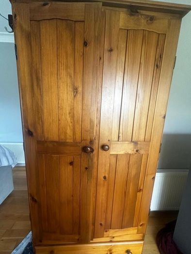 Solid Wood Bedroom Furniture Set