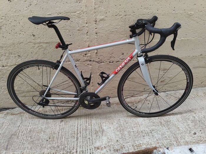 Road Bike - Genesis Equilibrium