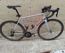 Road Bike - Genesis Equilibrium