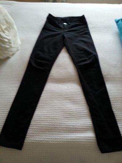 H&M Black Skinny Jeans - Size 6
