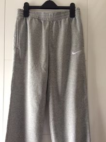 New Nike bottoms size XL (13-14years)