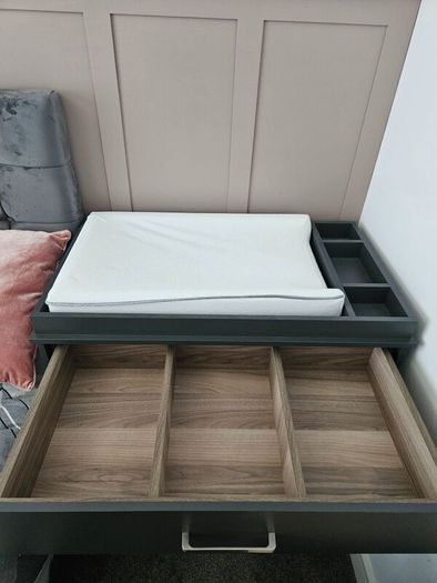 Changing Table/ Drawer Chest