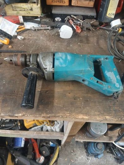makita 230v drill