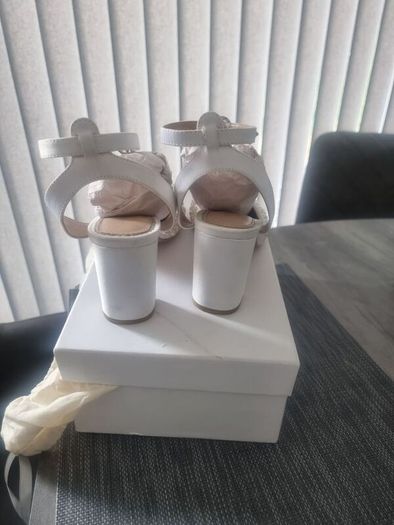 Pearl Bridal Block Heeled Sandals Ivory Size 5