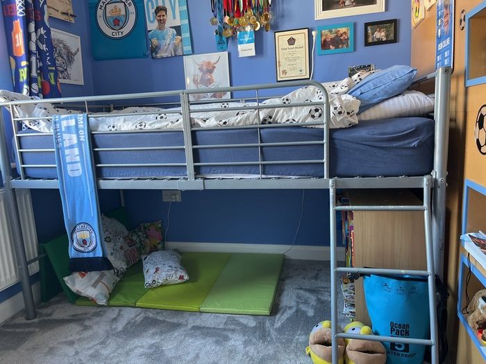 Mid sleeper bed