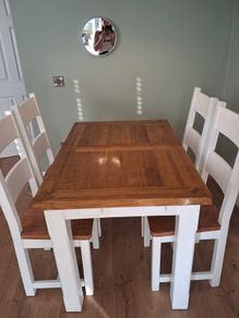 solid wood dinning table and chairs