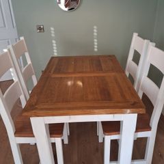 solid wood dinning table and chairs