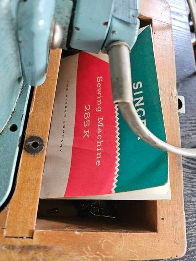 Vintage Singer 285K sewing machine
