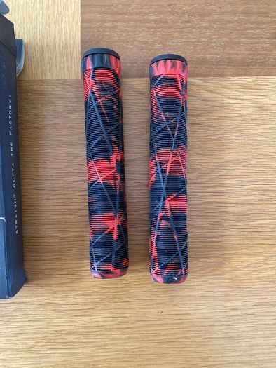 Skooter grips
