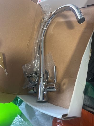 Kitchen mixer taps