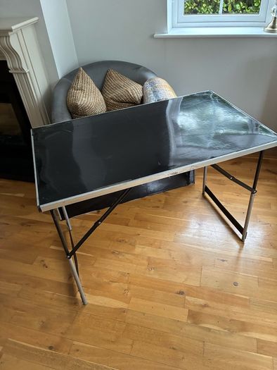 2 Lightweight Folding Tables.