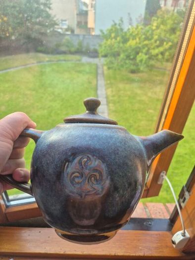 Colm De Ris Teapot and Mug set.