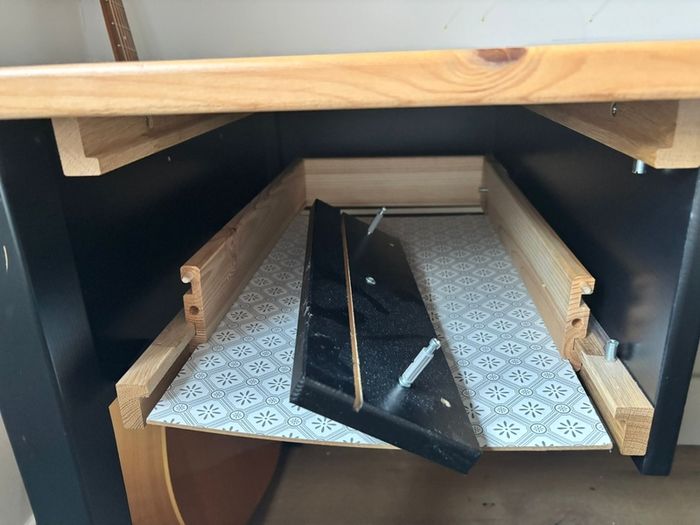 FREE Ikea Desk (drawer broken)