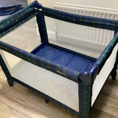 Travel cot