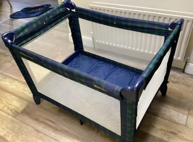 Travel cot