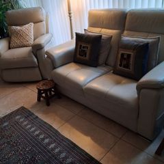 Stunning Harvey Norman Cream Italian Leather Two Seater Sofa & Recliner