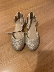 Girls shoes