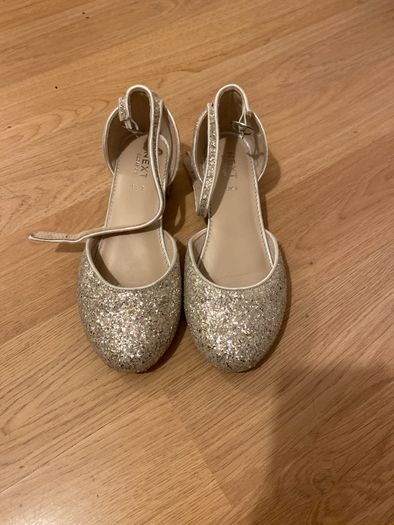 Girls shoes