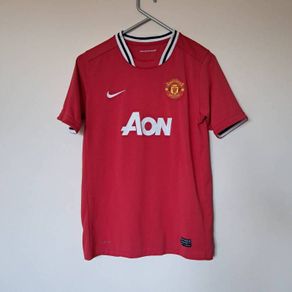 Manchester United 2011-12 xl boys shirt ferdinand number 5 on back in excellent condition