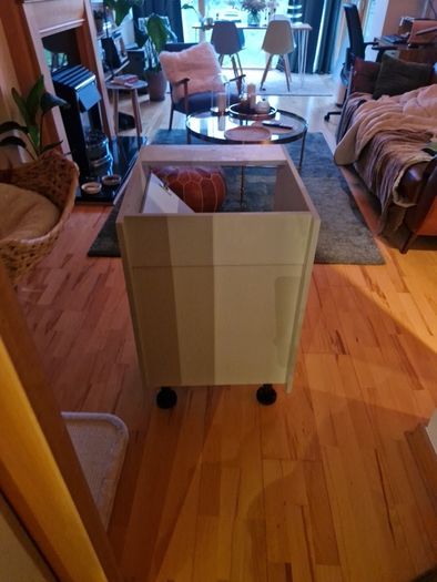 Kitchen cabinet and countertop