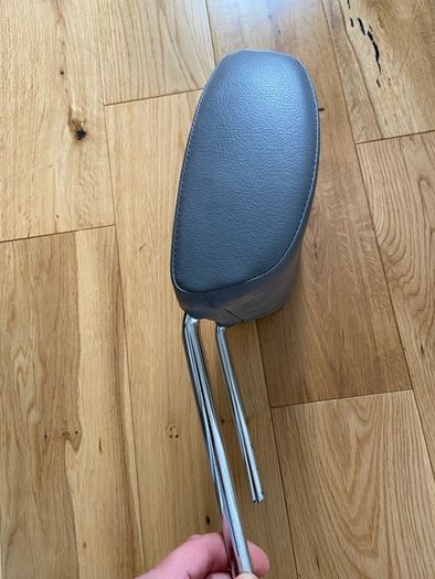 VW T5 Headrest