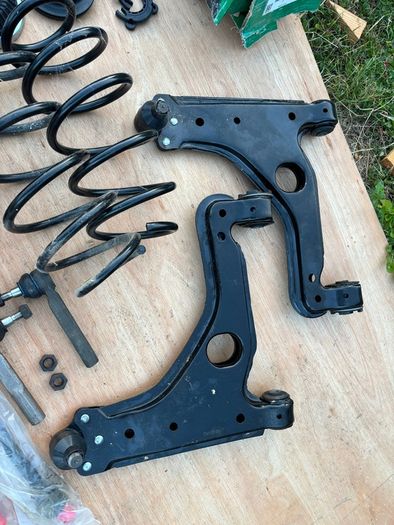 Car Parts - Full front suspension kit - NEW