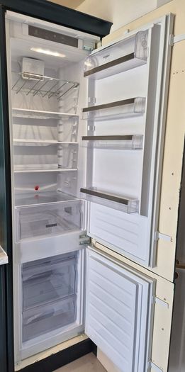 Whirlpool Integrated Fridge Freezer
