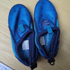 Water shoes (brand new, size 27)