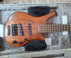 Seriously nice '91 Warwick NT Thumb + hardcase for sale only