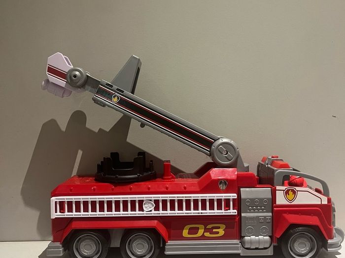 paw patrol rescue fire truck
