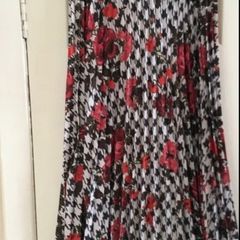 Ladies stunning skirt size M