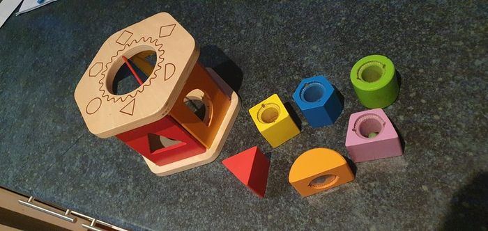 Match Shape and Colors sorter for a toddler