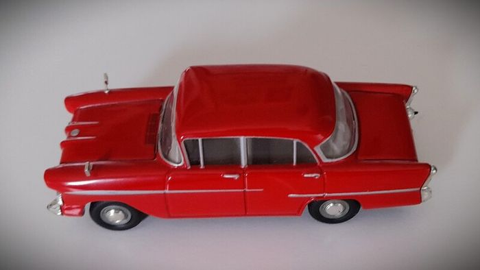 Diecast Model Vauxhall Victor F Series Red - Collectable Vanguards 1:43