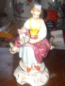 Seated Woman Holding a Reed of Flowers by German manufacturer Carl Scheidig Grafenthal, in good condition,