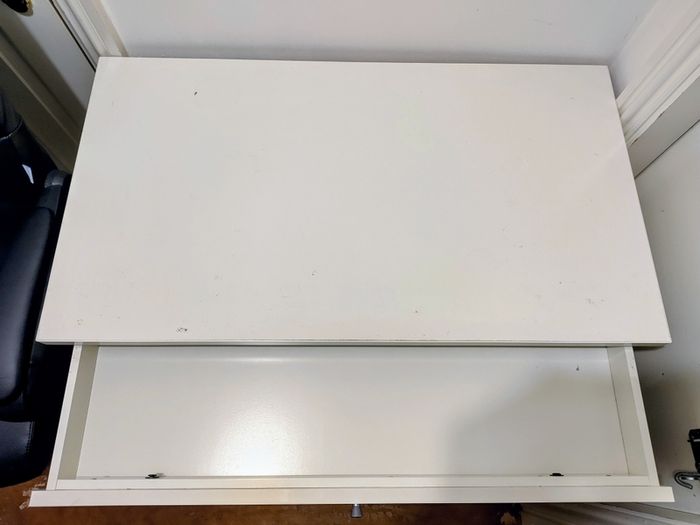 Gina office table