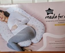 Pregnancy and Breastfeeding Pillow Tommee Tippee BRAND NEW