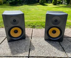 Behringer Truth B1031A Studio monitors
