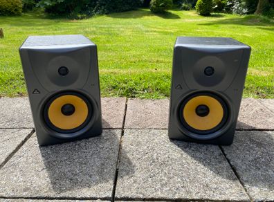 Behringer Truth B1031A Studio monitors