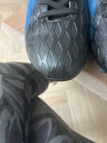 Kids football boots size 3, eu34