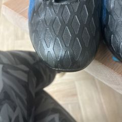 Kids football boots size 3, eu34