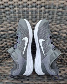 Unisex Nike kid's runners size UK 11