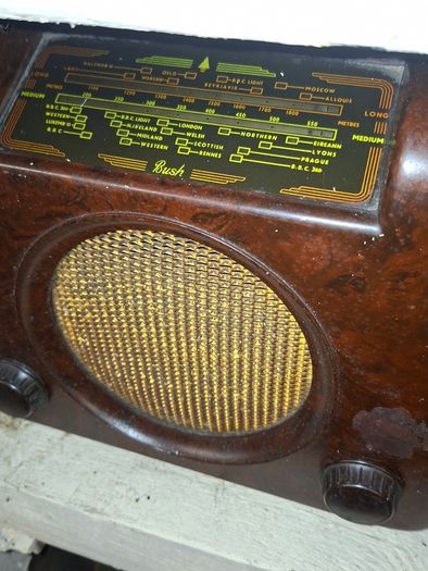 Antique valve radio's PRICE IS FOR 1 ONLY