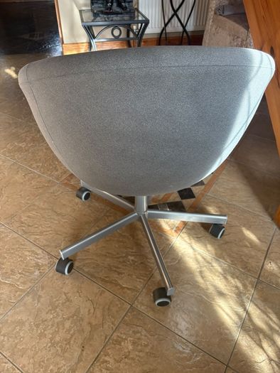 office/desk chair with wheels