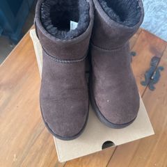 UGG classic brown ankle suede boots preloved