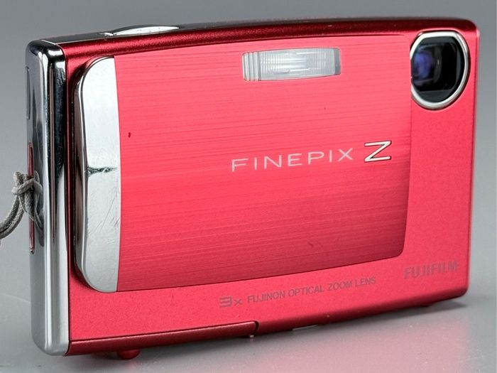 Fuji FinePix Z10 FD Red 7MP 3x Zoom  Digital Camera