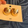 Gold earrings from H&M. Image 4
