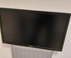 1 Computer Monitor